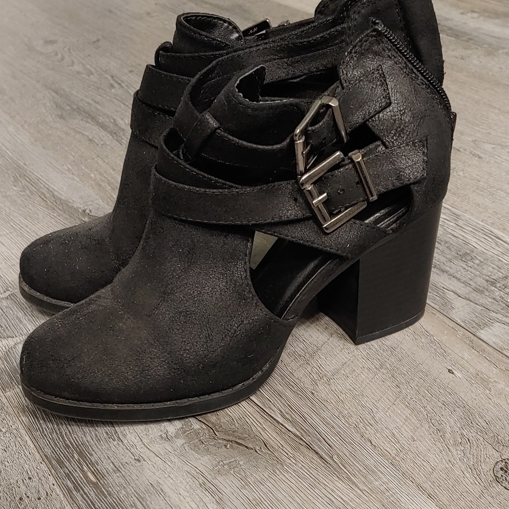 Soda booties size 7